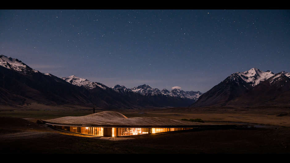 This new luxury lodge in New Zealand rises from the landscape—The Lindis