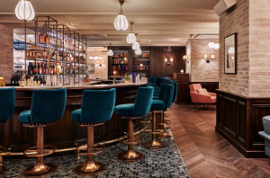 The tres chic Rivie Bar at Hoxton Paris hotel (photo courtesy of The Hoxton Paris)