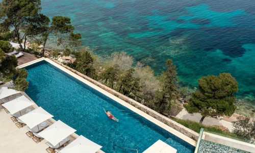 The first of its kind in Greece, Four Seasons Astir Palace brings back glamour to the Athenian Riviera