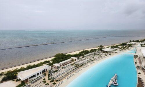 In Cancun resorts, size matters